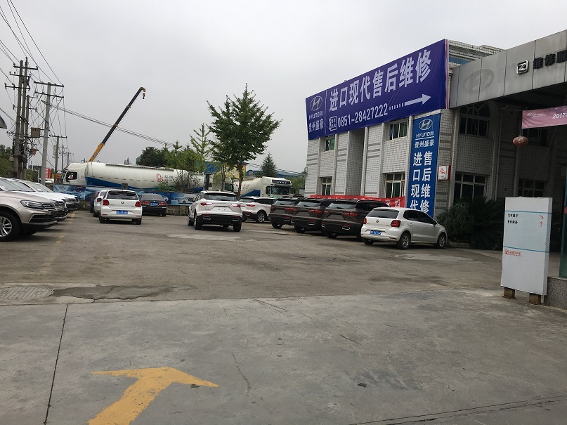 安全有序的停车场地